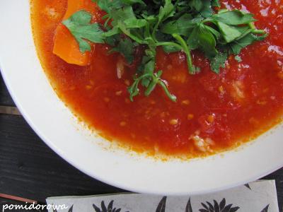 Szybka zupa ze świeżych pomidorów