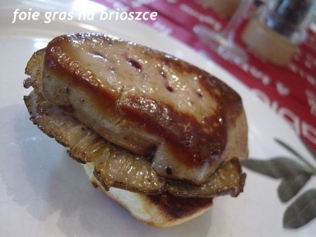 Foie gras, brioszka i boczniaki