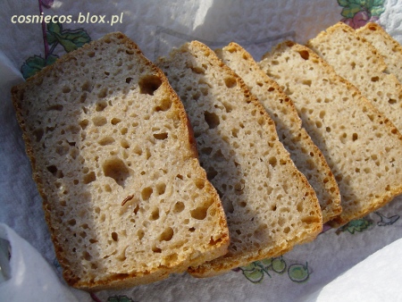 Prosty chleb żytni na zakwasie i zaparce