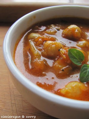 Lekkie curry – ciecierzyca z pomidorami