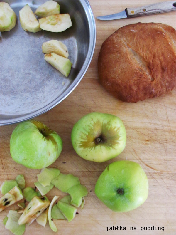 Pudding chlebowy z jabłkami (Apple charlotte)