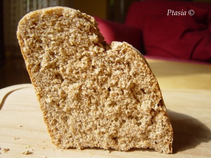 Chleb drożdżowy na zakwasie (tylko trochę oszukanym)